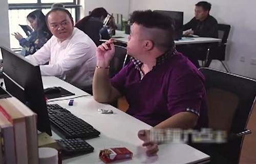 Tuyệt chiêu để trị những gã đàn ông thích hút thuốc ké của người khác