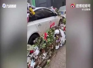 Chủ ô tô đậu xe vô ý thức, cả xóm hợp sức trừng trị nhưng gây tranh cãi gay gắt