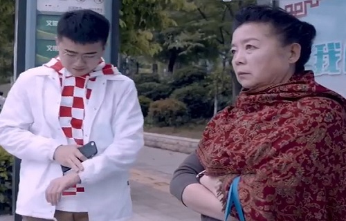 Khi người phụ nữ trở mặt còn nhanh hơn cả lật bánh tráng