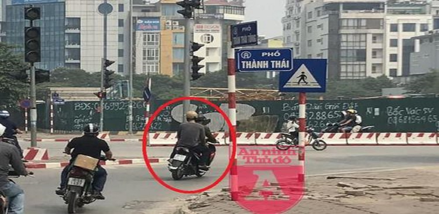 Vứt xe giữa đường, lái xe wave tung kung fu, đấm người đi đường rồi bỏ chạy
