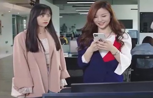 Như thế này thì đừng hỏi tại sao tình chị em không được bền lâu