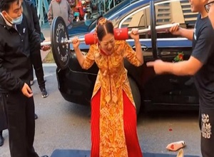 Cô dâu nhăn nhó nâng tạ trong ngày cưới và cái kết mỹ mãn