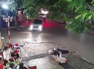 Va trúng ô tô, nữ tài xế drift xe cực nhanh tránh tai họa, cư dân mạng tranh cãi đúng sai