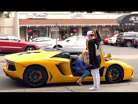 Chàng trai mang siêu xe đi tán gái nhận ngay cái kết dở khóc dở cười