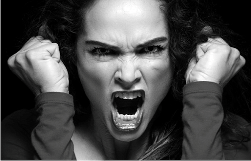 Cái miệng làm hại cái thân, hại luôn cả người thân của mình!