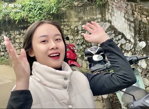 Nữ sinh Lào Cai bất ngờ nổi như cồn sau khi bán hàng giúp mẹ ở chợ phiên
