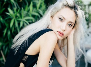 Vẻ sexy đầy lôi cuốn của cô mẫu lai 3 dòng máu