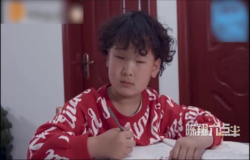 Cậu con trai bá đạo "dạy dỗ" bố mẹ cách làm người