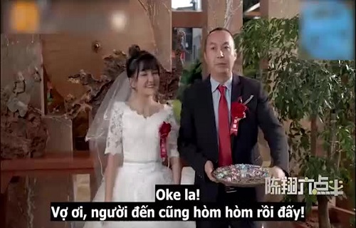 Hai vợ chồng phát hiện tin nhầm cùng một người trong ngày cưới