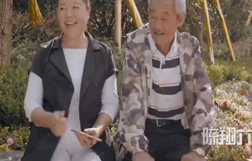 Tình yêu tuổi già khiến cho giới trẻ cũng phải tá hỏa