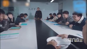 Không hiểu ý sếp và kết cục nhân viên phải... nhịn đói