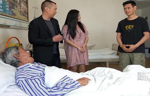 Chàng trai chuẩn bị "món quá bất ngờ" tặng cho sếp