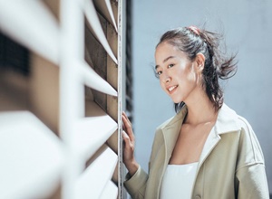 Mê mẩn trước nhan sắc lai Pháp của nàng thơ trong MV triệu view Đen Vâu