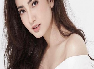 Nhan sắc khiến hàng triệu người mê mệt của "Nữ thần rắn đẹp nhất xứ Chùa Vàng"