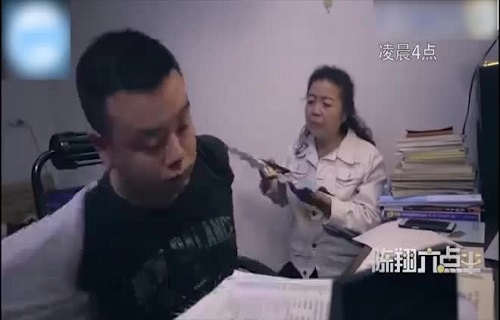 Nỗi khổ khi có người mẹ suốt ngày chỉ có "con nhà người ta"