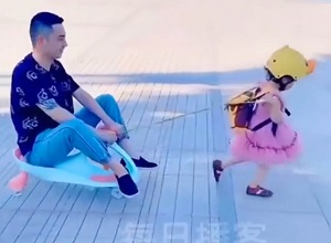 Đỡ không nổi khoảnh khắc các ông bố "ngáo ngơ" trông con