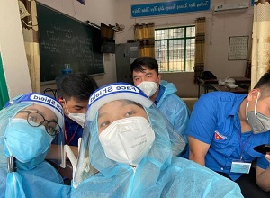 Nữ tình nguyện viên xinh đẹp với những video lan tỏa sự lạc quan