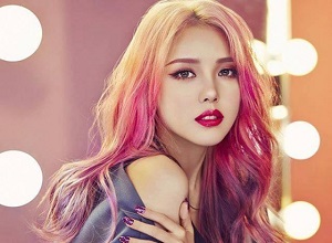 Cô gái hội tụ 4 dòng máu lai khiến các quý ông "điên đảo"