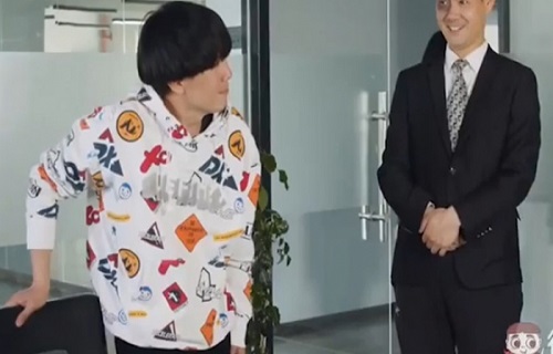 Chàng trai khóc thét với ông sếp 'oan gia ngõ hẹp'
