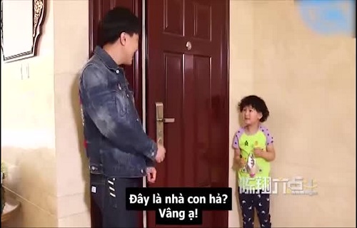 Anh chàng định vào "kiểm tra số nước" khi người lớn vắng nhà và cái kết