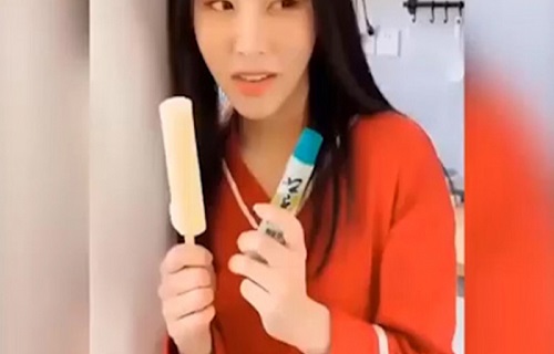 Ông bố khốn khổ với những màn troll của cô con gái lầy lội