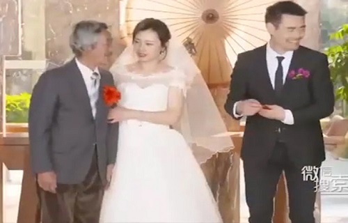 Để con gái chịu cưới chồng, ông bố dùng đến cách không thể ngờ