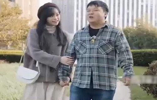 Chàng trai hối hận không kịp chỉ vì khen bạn gái quá đà