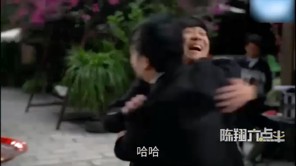 Chàng trai có hành động khó tin khi quên mang tiền mừng đám cưới bạn