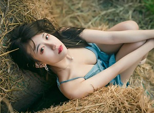 Mỹ nhân 'siêu vòng một' khoe dáng nuột nà vô cùng nóng bỏng