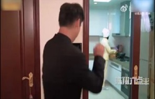 Con rể hưng phấn nhầm lẫn mẹ vợ và có hành động hết sức khó tin