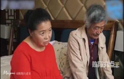Bố mẹ khó đỡ và cậu con trai hiểu chuyện