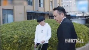 Cậu quý tử bị ông bố đại gia dạy một bài học về cách tiêu tiền