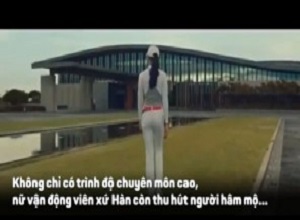 Nữ golf thủ gợi cảm có đôi chân dài miên man bị tưởng nhầm là người mẫu