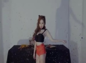 Hot girl đi hiến máu 'gây sốt' với trang phục gọi cảm khoe khéo vòng 1 khủng