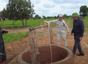 Hoàn Thiện Chiếc Giếng Giếng Làng Đầu Tiên Tặng Người Dân Bản (phần 1)