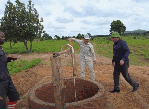 Hoàn Thiện Chiếc Giếng Giếng Làng Đầu Tiên Tặng Người Dân Bản (phần 3)