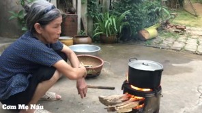 Bữa cơm ngày hè, canh cá nấu cà chua đậm đà hương vị quê nhà