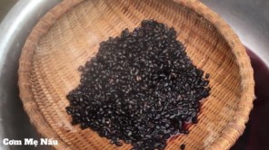 Mẹ nấu chè ngô đậu đen rất ngon tốt cho sức khỏe P3