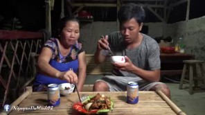 Ếch Rim Nước Dừa Cay Xé Lưỡi