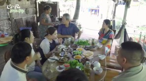 Bà Ngoại có bầu ngày Tết đãi con cháu nhiều món ngon